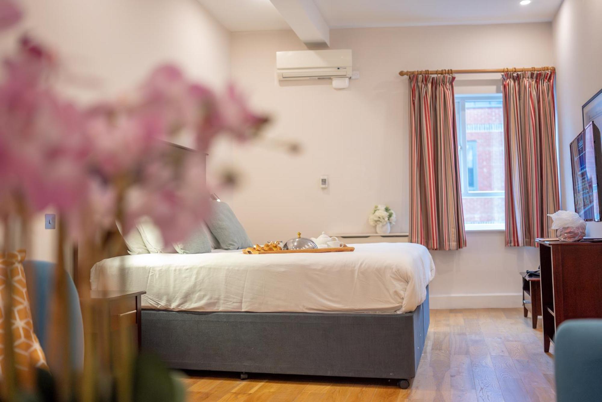 צ'למספורד County Hotel מראה חיצוני תמונה