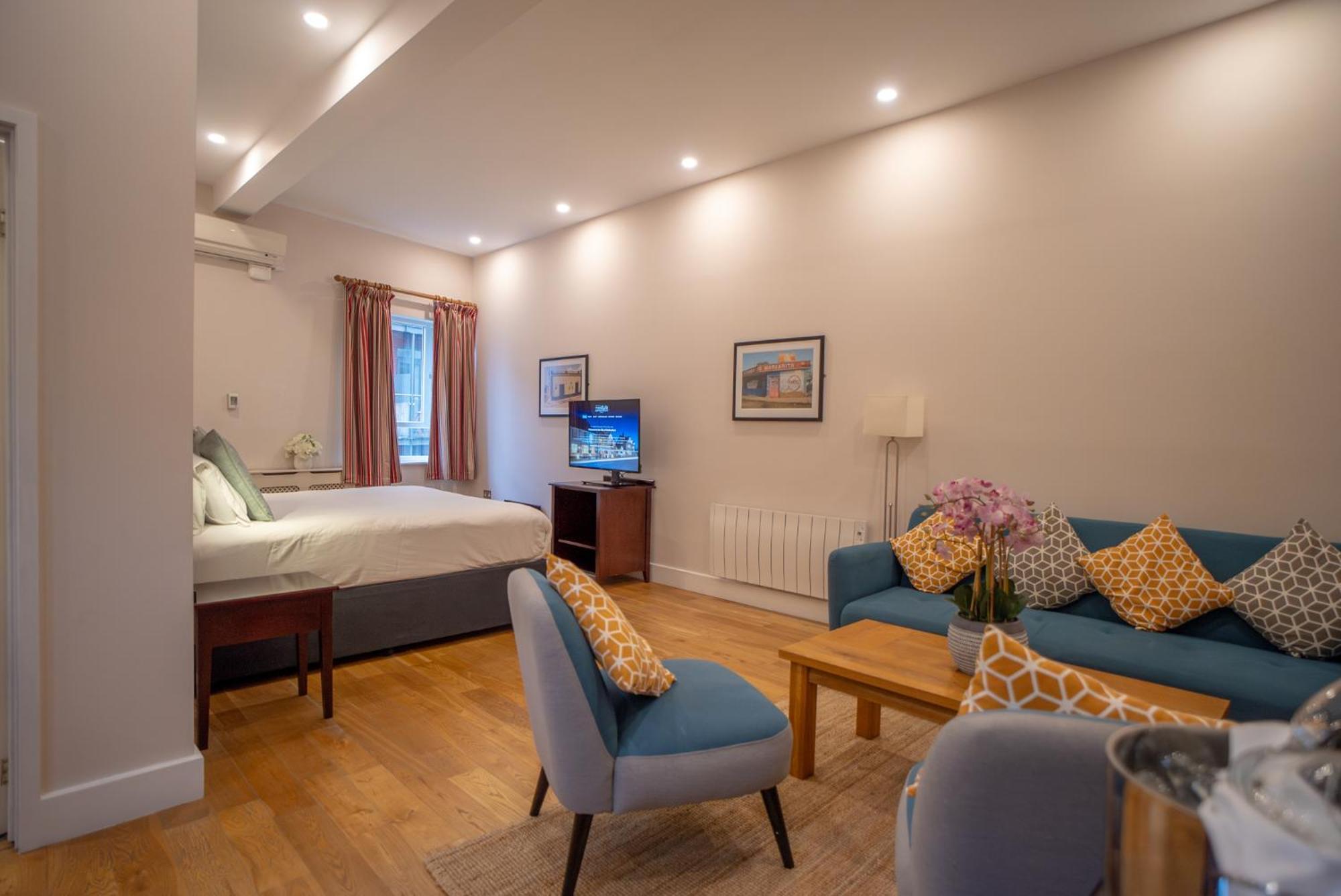 צ'למספורד County Hotel מראה חיצוני תמונה